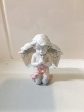 Resin kneeling praying cherub - kneeling,