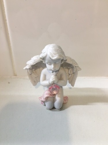 Resin kneeling praying - resin,