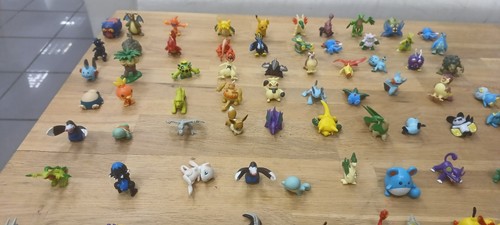 Pokémon mini figures mixed - 73,