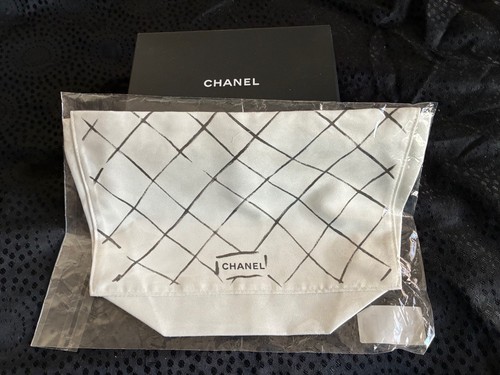 Chanel white handbag dustbag - white,