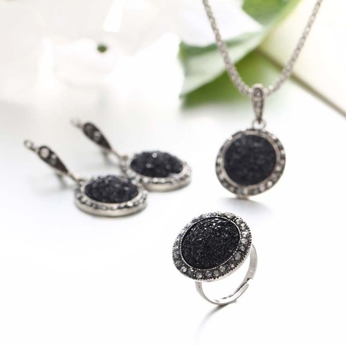4pcs black resin necklace - 4pcs,