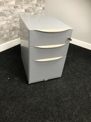 Pedestal with lockable - pedestal,