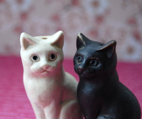 Sitting cat paperweights - sitting,