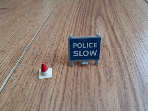Dinky police slow - slow, sign