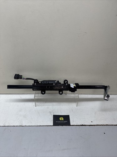 Audi seat belt motor - a5, s5