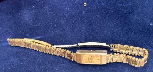 Accurist 9ct 375 - 9ct,375, ladies