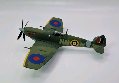 Plastic scale model - plastic,