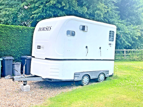 2009 equi trek - horse, trailer