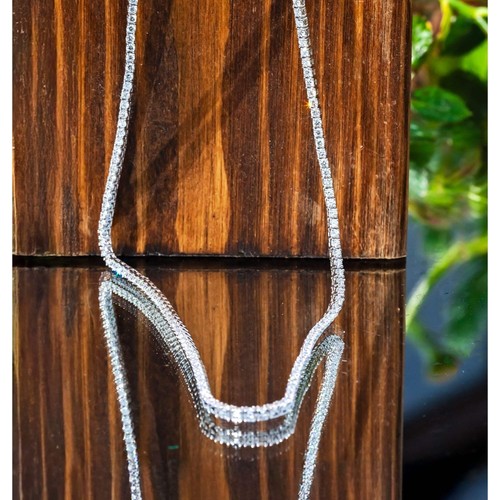 18ct white gold round - white,
