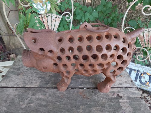 Vintage cast iron pig - cast,