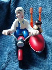 Vintage Collectable Wallace and Gromit/Grommit Motorbike Toothbrush Holder 