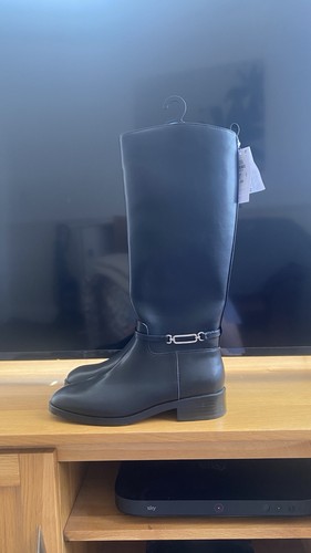 Womans size boots - 6,