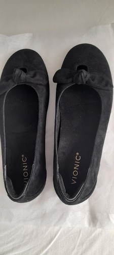 Vionic ladies flat - black, suede