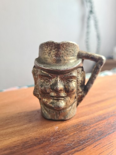 Small vintage brass - small, toby