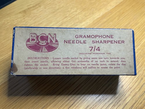 Gramophone needle sharpener