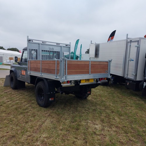Land rover defender - land,