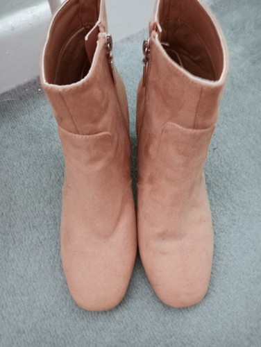 Mustard yellow boots - size, 5
