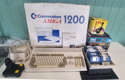 Commodore amiga a1200 - amiga, –