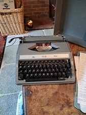 70's WHSmith Grey Fox Portable Typewriter Working,  