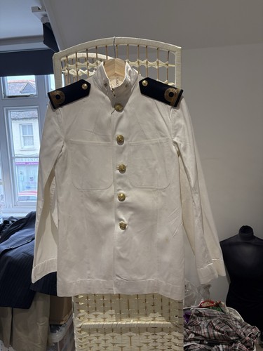 Royal navy sub lieutenant - sub-lieutenant,