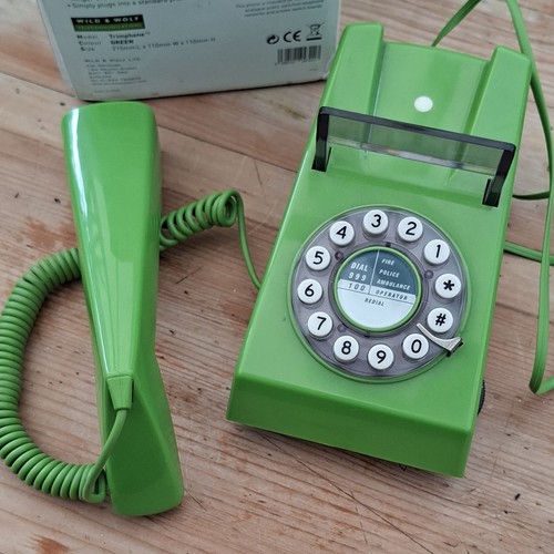 Wild wolf trimphone retro - wolf,