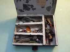 Vintage metal lure/tackle box inclding contents minnows ect.