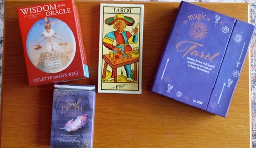 Four different packs tarot - different,