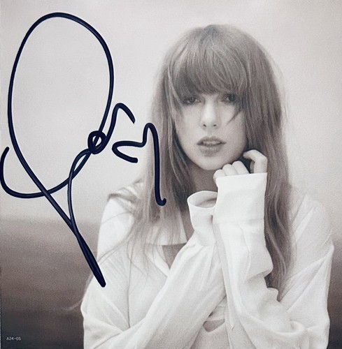 Taylor swift hand - swift, signed