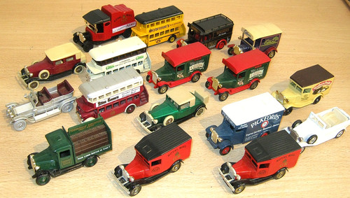 Lledo vehicles x17 assorted - x17,