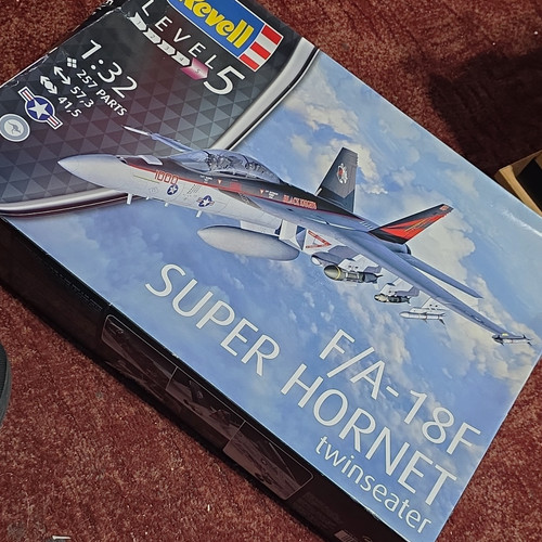 Revell 18f super - revell,