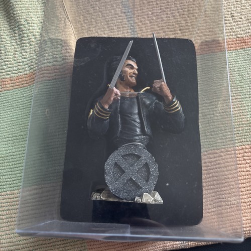 Wolverine marvel ltd statue - :,