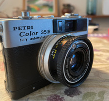 Petri Color 35 E fully automatic 35mm Film Camera with 40/2.8 Lens 