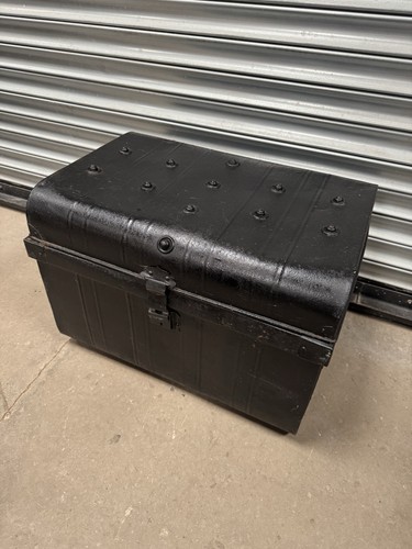 Antique trunk black - black, metal