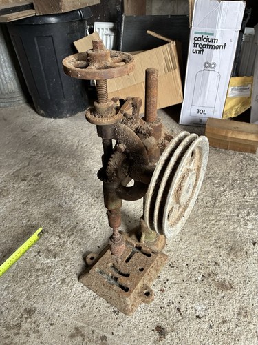 Vintage drill press - ,