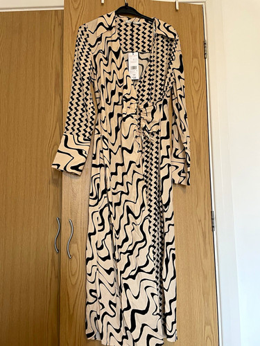 Beige black geometric neck - black, v-neck