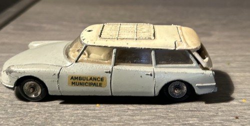 Dinky toys old citroen - citroen, ds