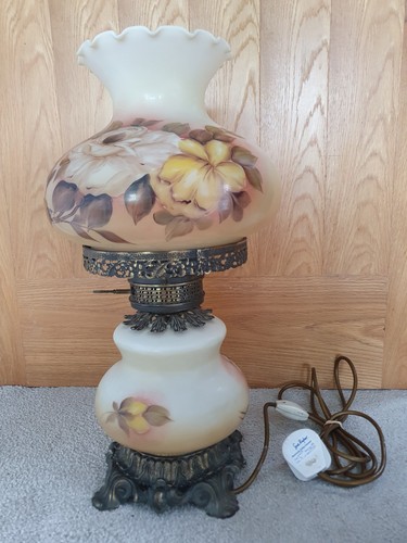 Lovely large vintage oil lamp - large,