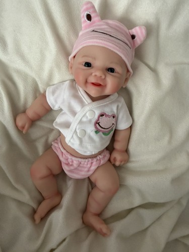 Reborn preemie awake - awake, full