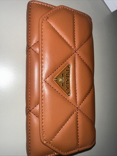 Prada pre loved - loved, hand