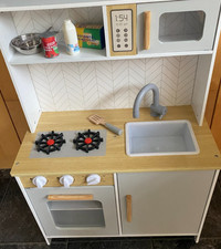 Smyth`s Wooden Toy Kitchen +