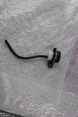 Expansion tank reservoir brake