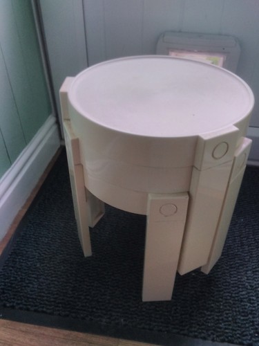 Retro round plastic nest - plastic,