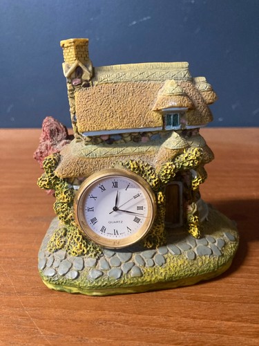 Novelty thatched cottage - novelty,