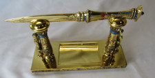 THE TREASURES OF TUTANKHAMUN