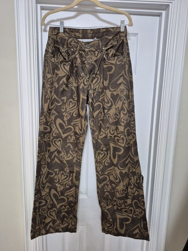 Woman ragged priest - ragged, jeans