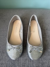 Ladies Size 3 Silver Pumps
