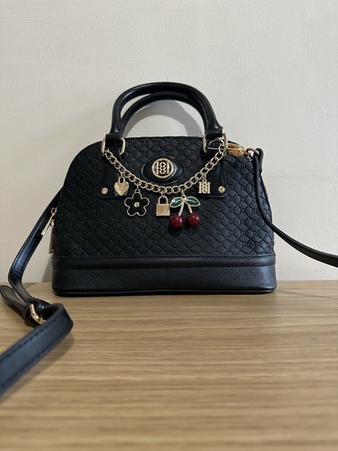 River island shoulder - river,