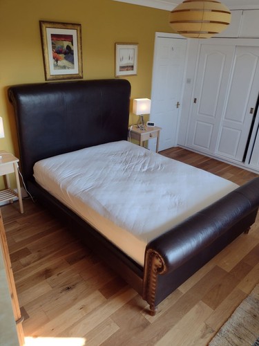 King size sleigh bed - bed,, real