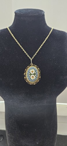 Gold tone oval floral - oval,