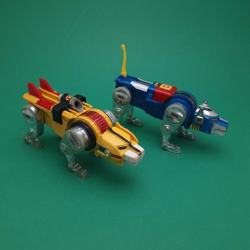 Voltron yellow blue lion - voltron,